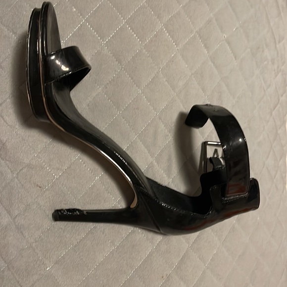 Calvin Klein Vivian platform sandal. - Picture 2 of 4